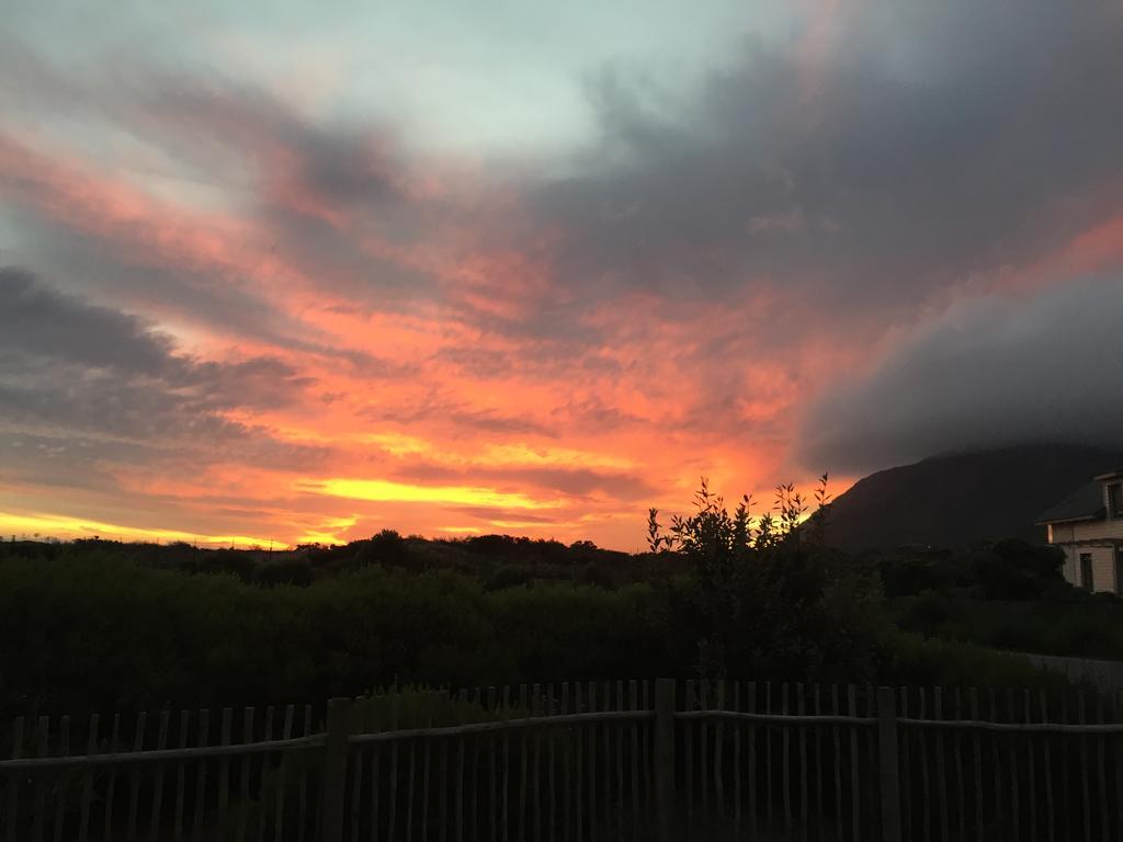 Sunset Splendour Guesthouse ヌールトフック エクステリア 写真
